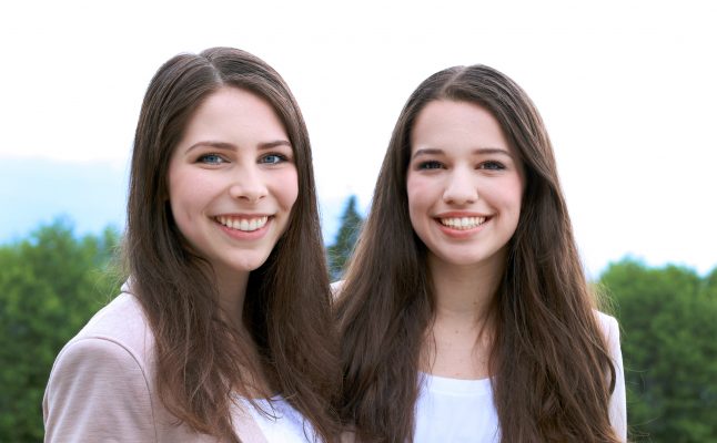 First year Beedie School of Business “twins” Stefanie Huffman (left) and Kimberley Venn (right).