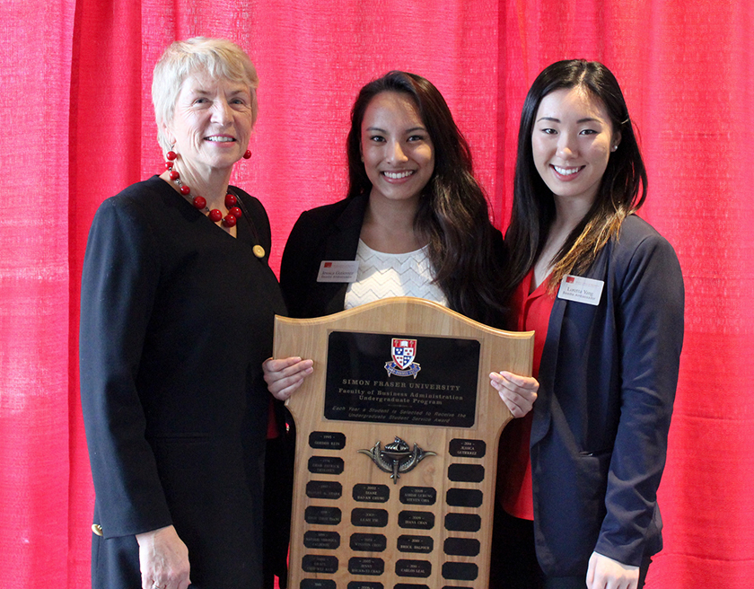 Jessica Gutierrez (centre) is presented the Dean's Student Service Award by Blaize Horner Reich, Dean of the Beedie School of Business, and Beedie Ambassador Loretta Yang.