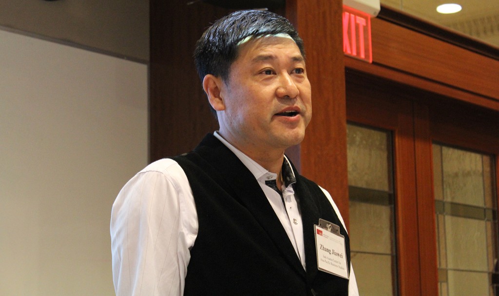Professor Zhang Jiawei, visiting scholar at the Beedie School of Business’ Jack Austin Centre for Asia-Pacific Business Studies, gave a special presentation on the Chinese crowdfunding model. 