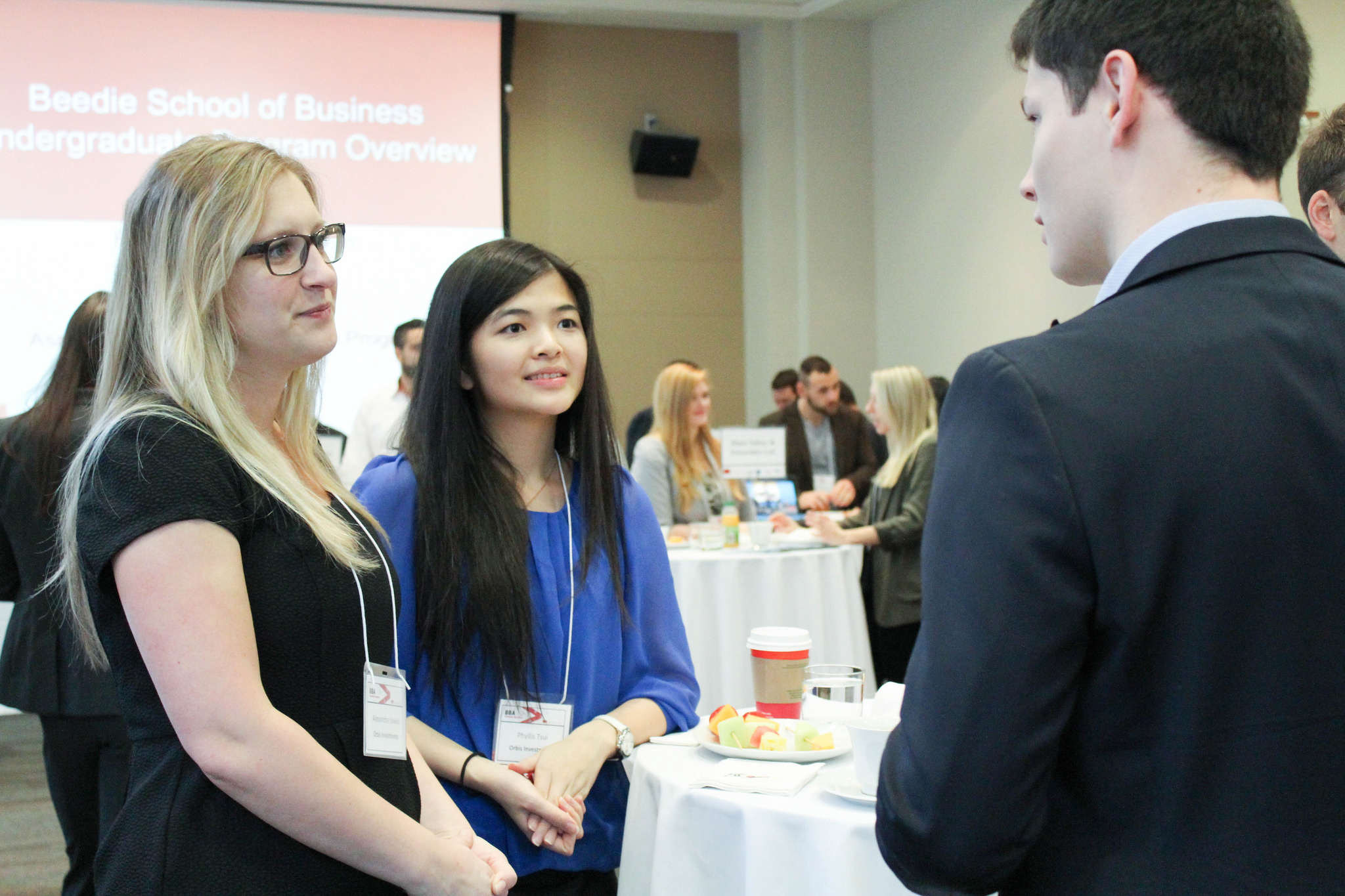 Students in the Bus 343 class participated in a mock networking event with Beedie alumni and industry professionals as part of the Business Career Passport. 